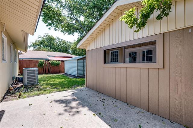 Building Photo - 924 Meadow Mead Dr