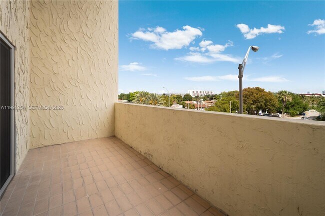 Building Photo - 300 NW 42nd Ave