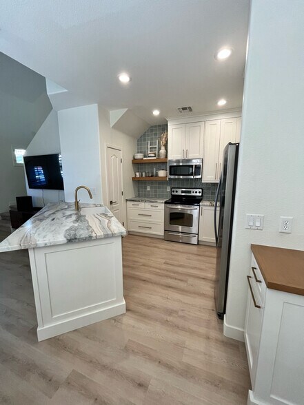 Building Photo - 4387 E Morrow Dr