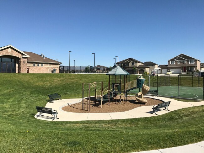 Building Photo - Beautiful 4 bedroom Riverton Townhome for ...