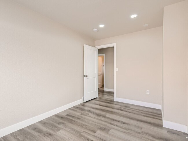 Building Photo - Hale neighborhood duplex with a large pati...