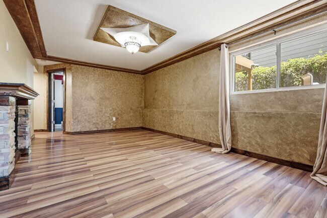 Building Photo - 3137 W 20th Ave