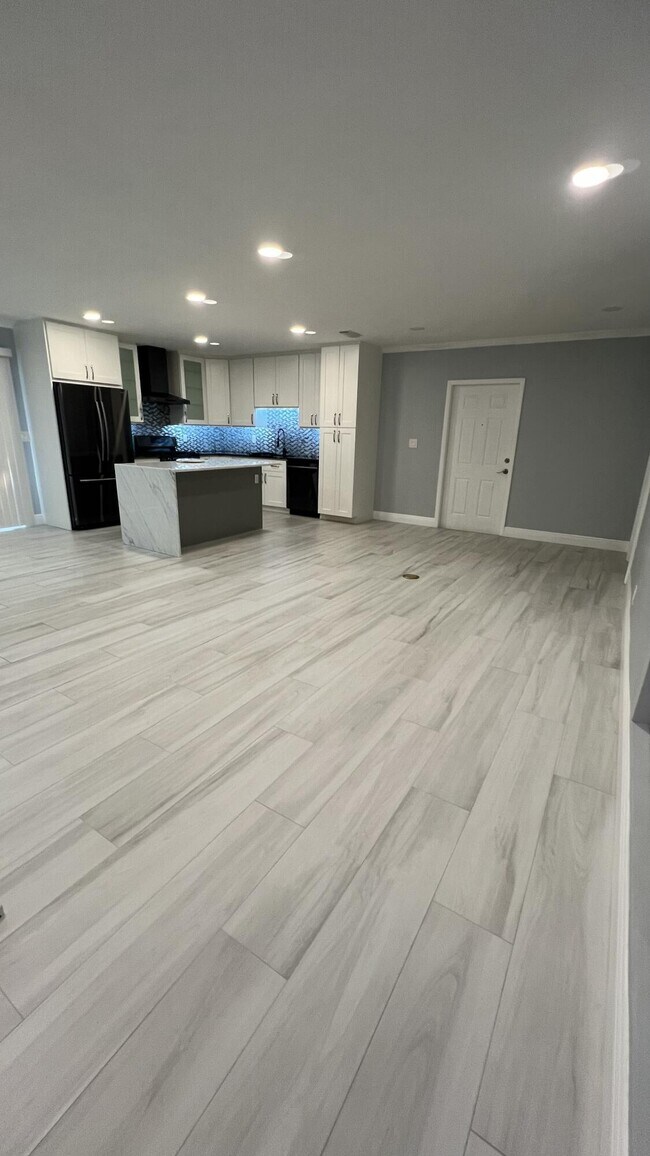 Building Photo - 920 9th St