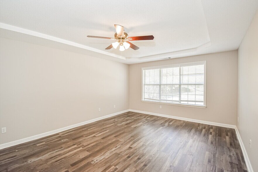 Building Photo - 3721 College Bluff