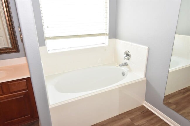 Building Photo - 9619 Babbling Spring Ct