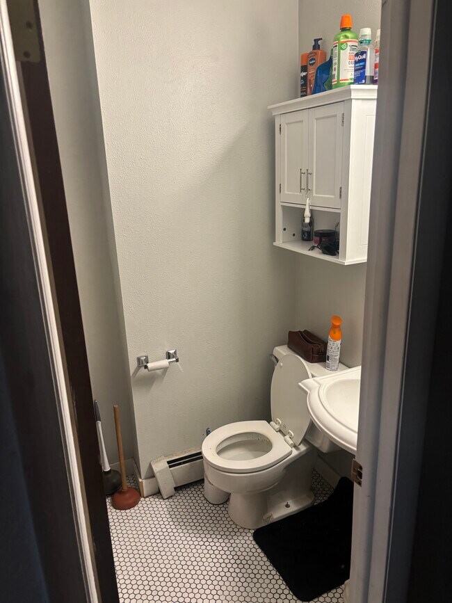 Building Photo - 2917 1/2 Formay Ave