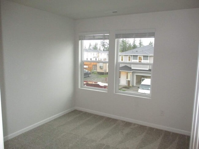 Building Photo - 3 Bedroom, 2.5 Bathroom Andasio Villiage H...