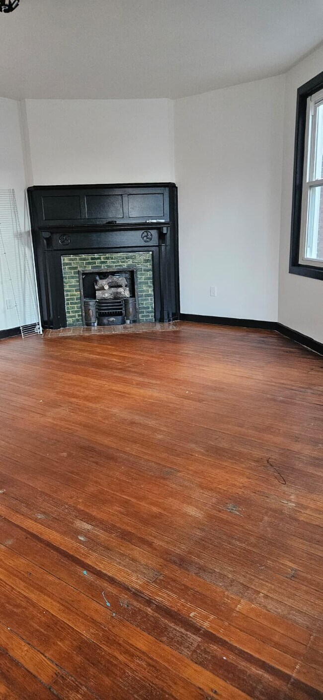 Building Photo - 2118 W Tioga St