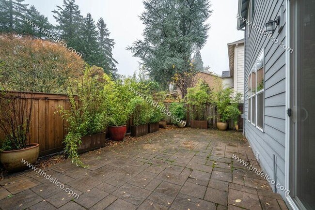 Building Photo - Bright & Elegant 3-Bedroom w/ Study and En...