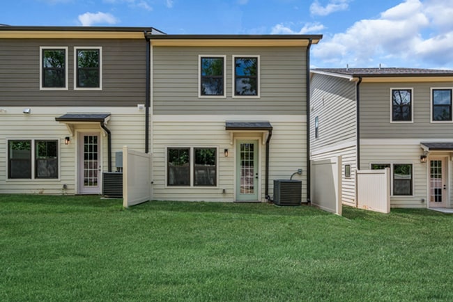 Building Photo - 3-bedroom 3.5 bathroom Home with Modern Am...