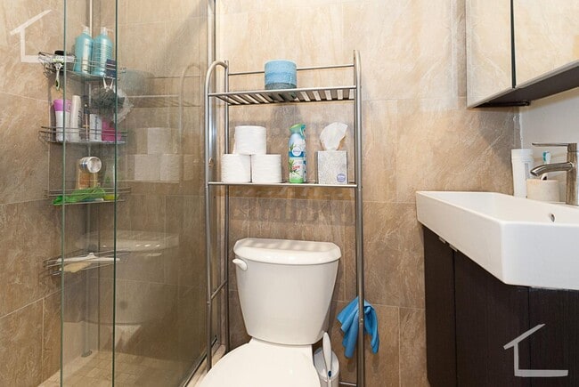 Building Photo - Beautiful & Renovated 2 bed in Brookline... Really Nice Listing!!