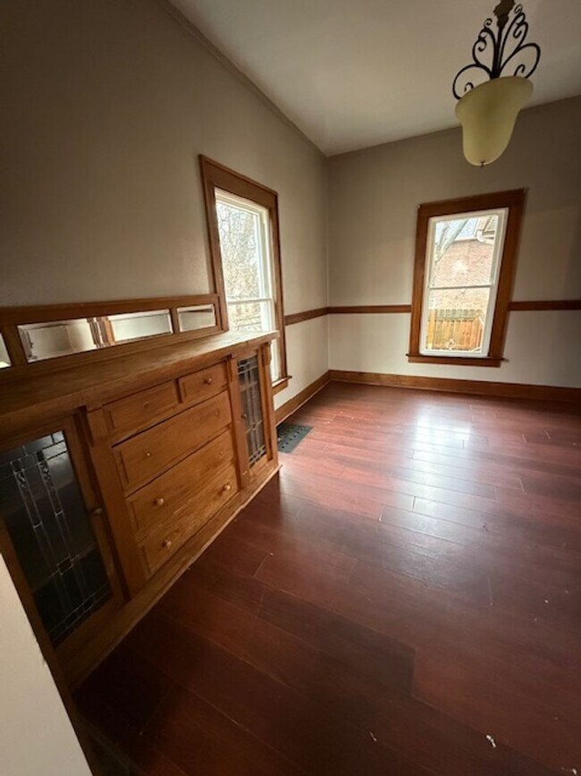 Building Photo - 3 Bedroom / 1 Bath house with Garage in Peoria