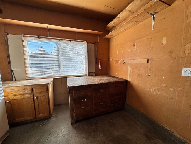 Building Photo - FOR RENT: UNFURNISHED: - Super Sweet Cottage style home in Midtown Bend.