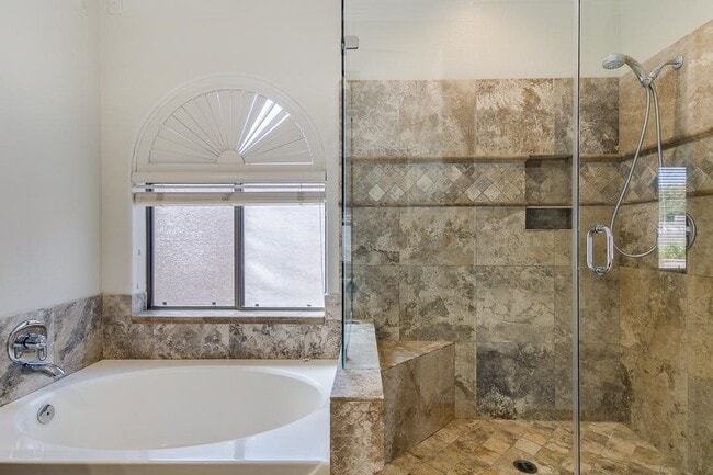 Building Photo - 9648 E Sheena Dr