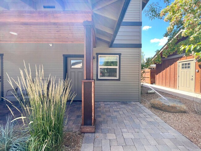 Building Photo - CHECK OUT THIS COZY STUDIO APARTMENT NEAR ...