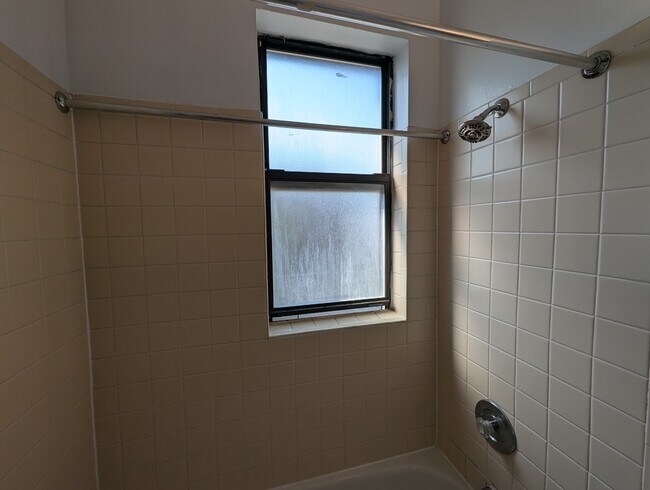 Building Photo - 1532 N Kedzie Ave