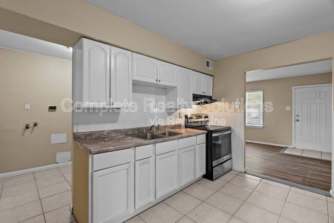 Building Photo - 1132 Redman Blvd