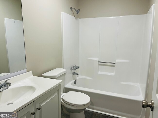 Building Photo - 1075 Eastview Rd NE