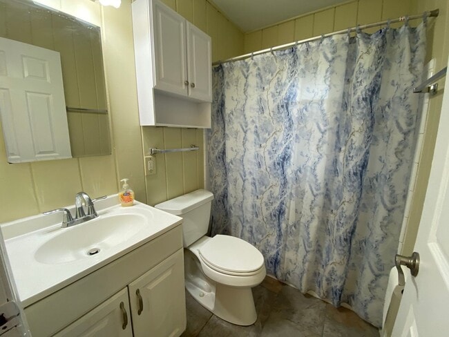 Building Photo - 303 Branham Ave SW