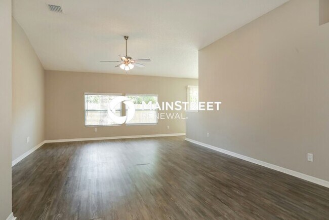 Building Photo - 3 Bedroom Pet-Friendly Home in Jacksonville, FL with Main Street Renewal