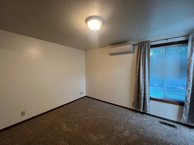 Building Photo - $500.00 Off Move in Costs!