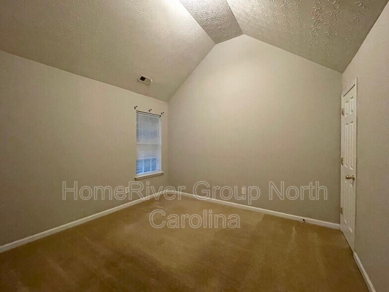 Building Photo - 5111 Eagle Creek Dr