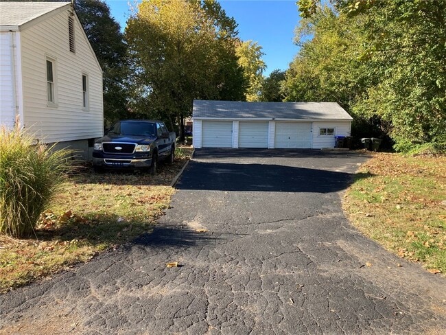 Building Photo - 915 Lindsay Ln