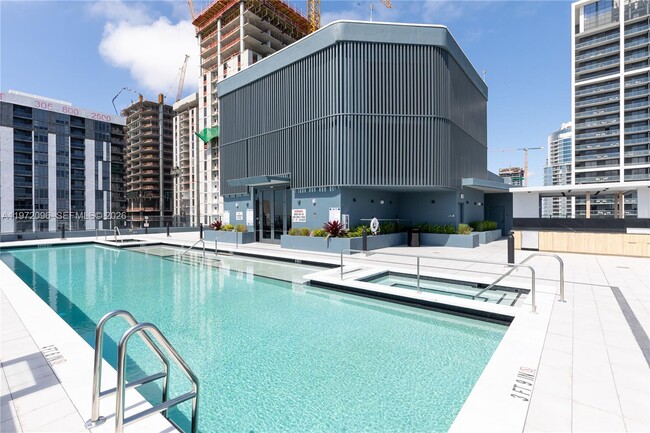 Building Photo - 121 NE 5th St