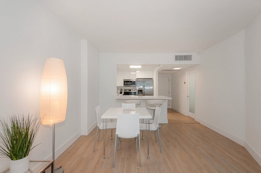Building Photo - 2301 Collins Ave
