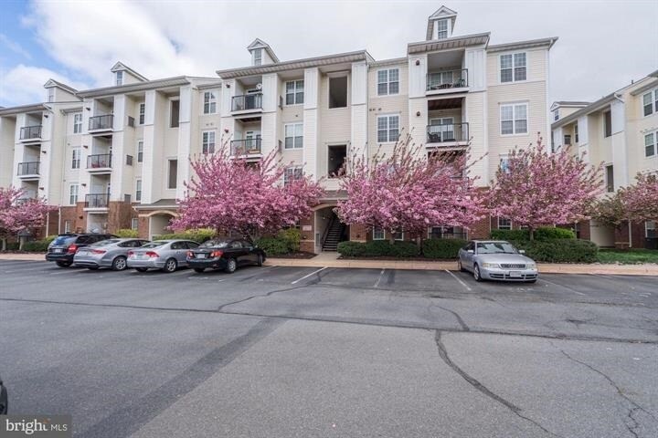 Building Photo - 21228 McFadden Sq