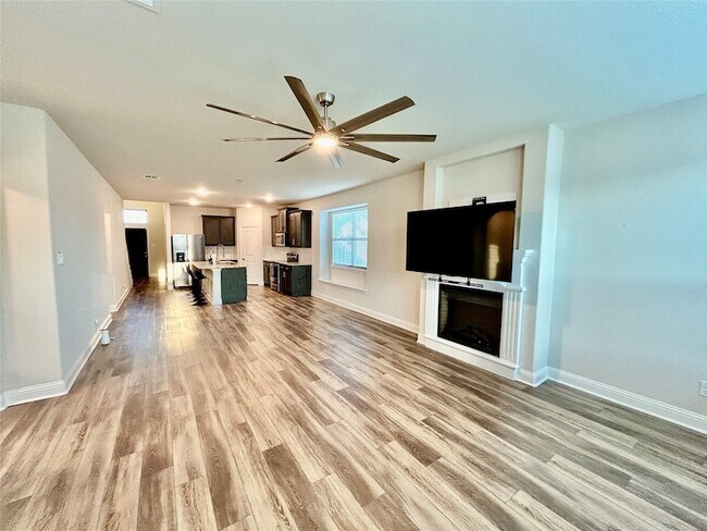 Building Photo - 541 Firethorn Dr