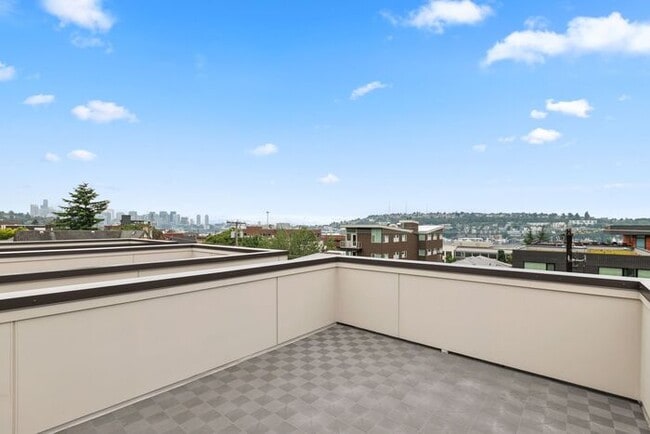 Building Photo - ULTRA-MODERN Townhome w/AC and Views in th...