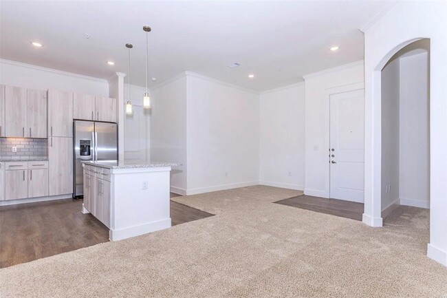 Building Photo - 3030 Greenbusch Rd