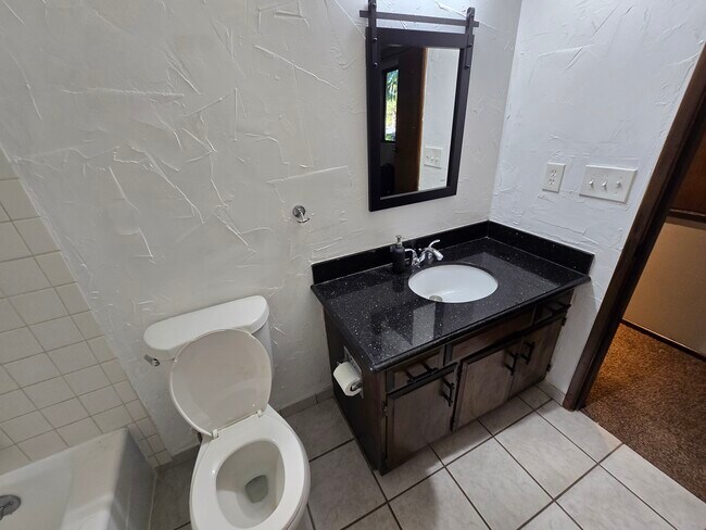 Building Photo - 17612 NE 30th Pl