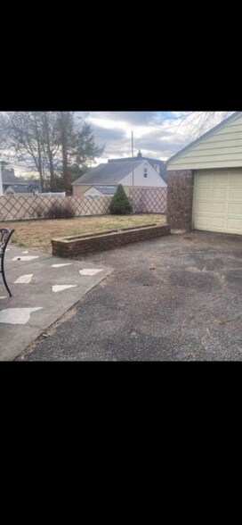 Building Photo - 283 Linwood Ave