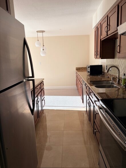 Building Photo - 590 El Dorado Ave