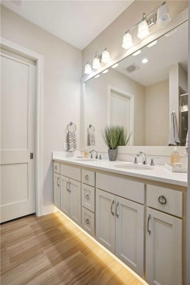 Building Photo - Beautiful 2 bedroom condo for rent