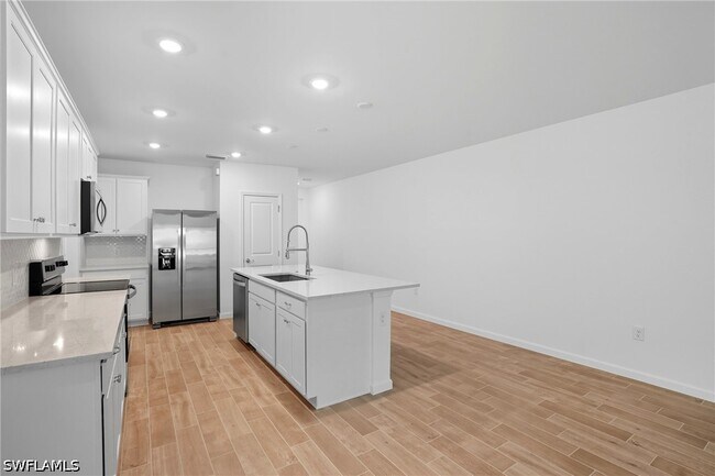 Building Photo - 27881 Radiant Ct