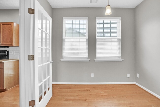 Building Photo - 241 Village Square Dr