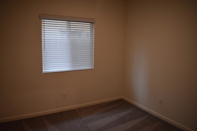 Building Photo - 662 Pegasus Dr