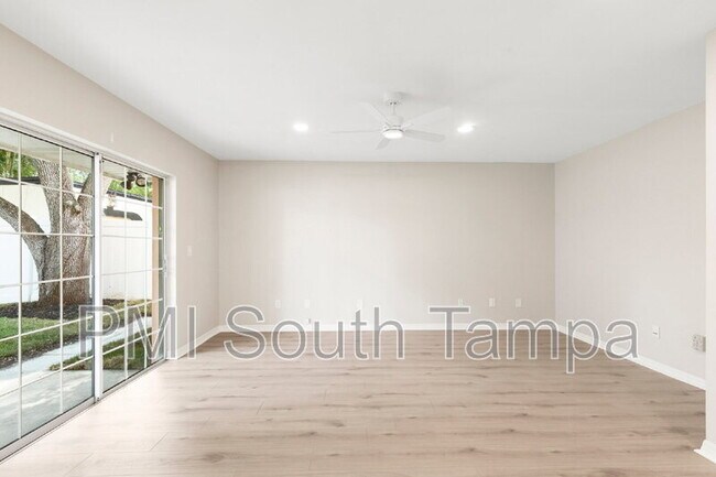 Building Photo - 3110 W Villa Rosa St