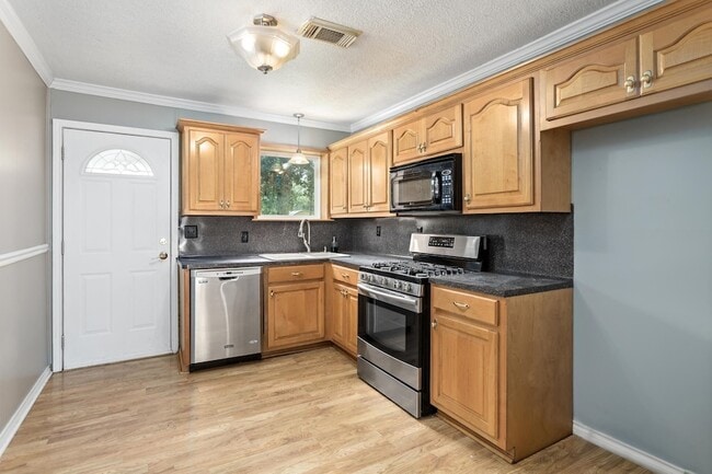 Building Photo - 616 23rd St