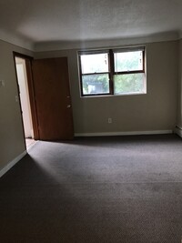 Building Photo - One bedroom Maplewood off Stillwater