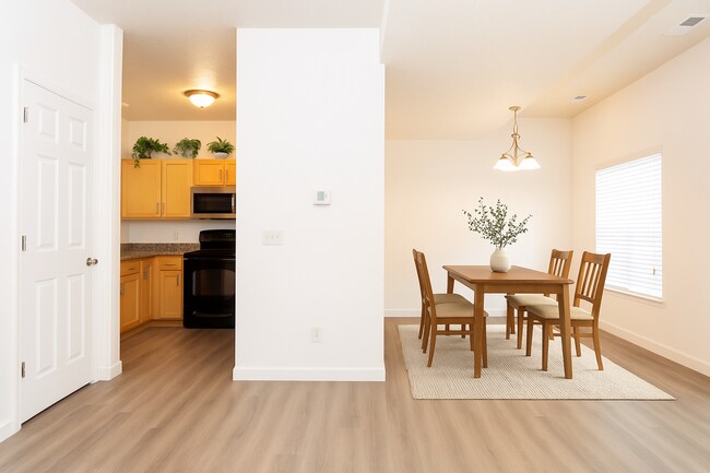 Building Photo - 2BR 2BA Condo w/ Underground Parking • In-Unit Laundry • Gated Courtyard in Salt Lake City