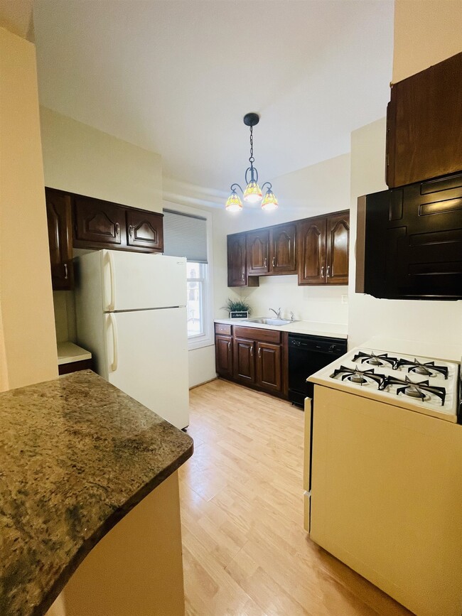 Building Photo - 39 W 35th St