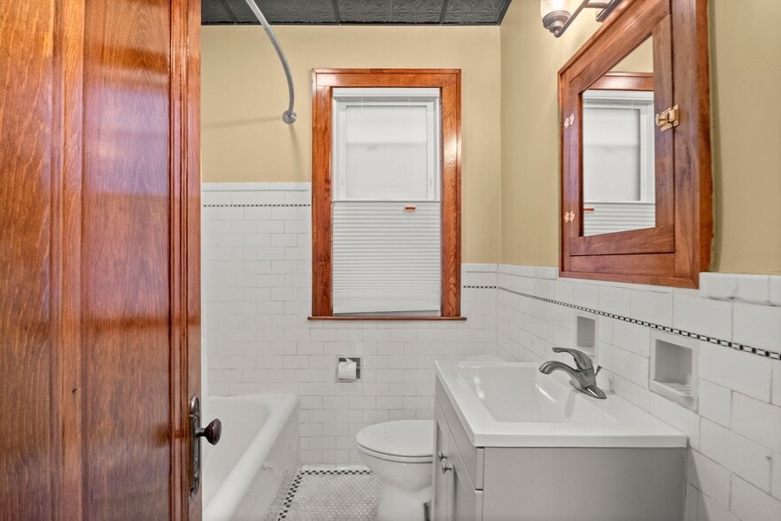 Building Photo - 4707 Larkins St