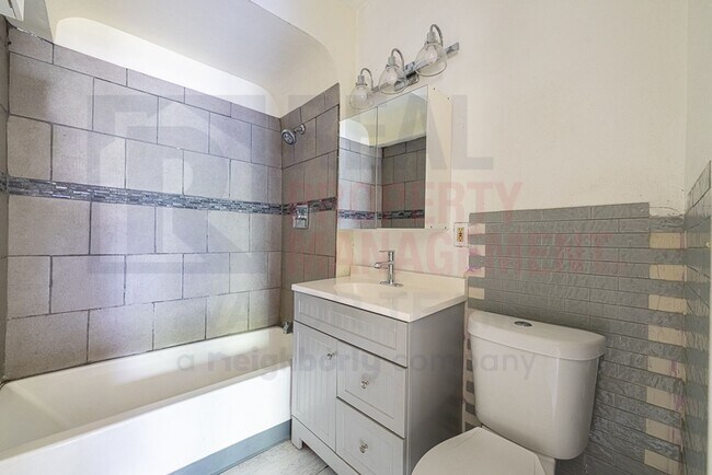 Building Photo - 3633 E 153rd St