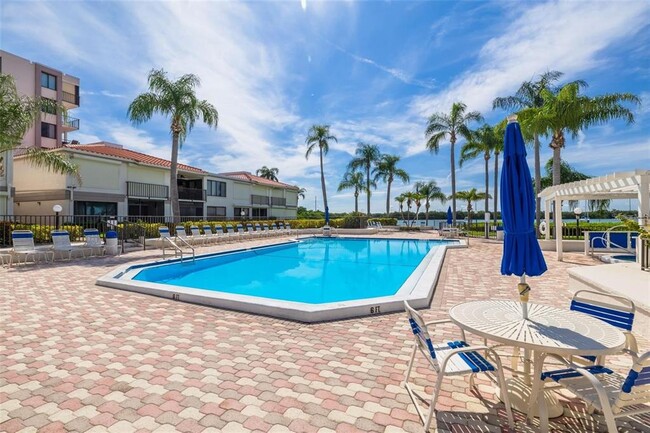 Building Photo - 6277 Bahia Del Mar Blvd S