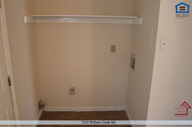 Building Photo - 3725 Willow Creek Rd