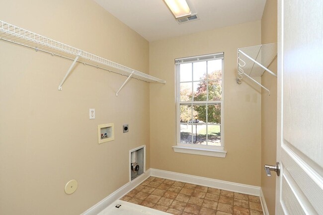 Building Photo - Welcome to this stunning 5 bedroom, 2.5 bath home nestled in the desirable location of Cornelius,...